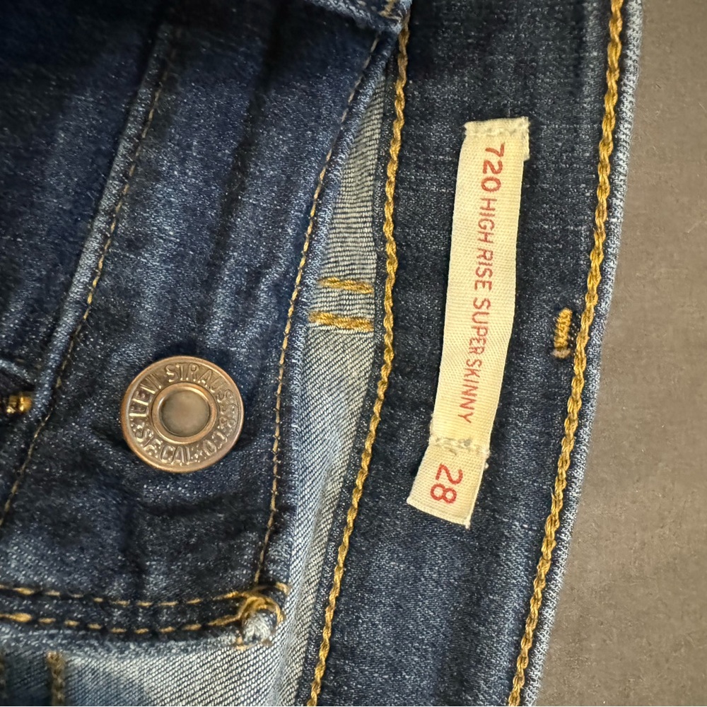 Levi’s 720 High Rise Skinny jeans!